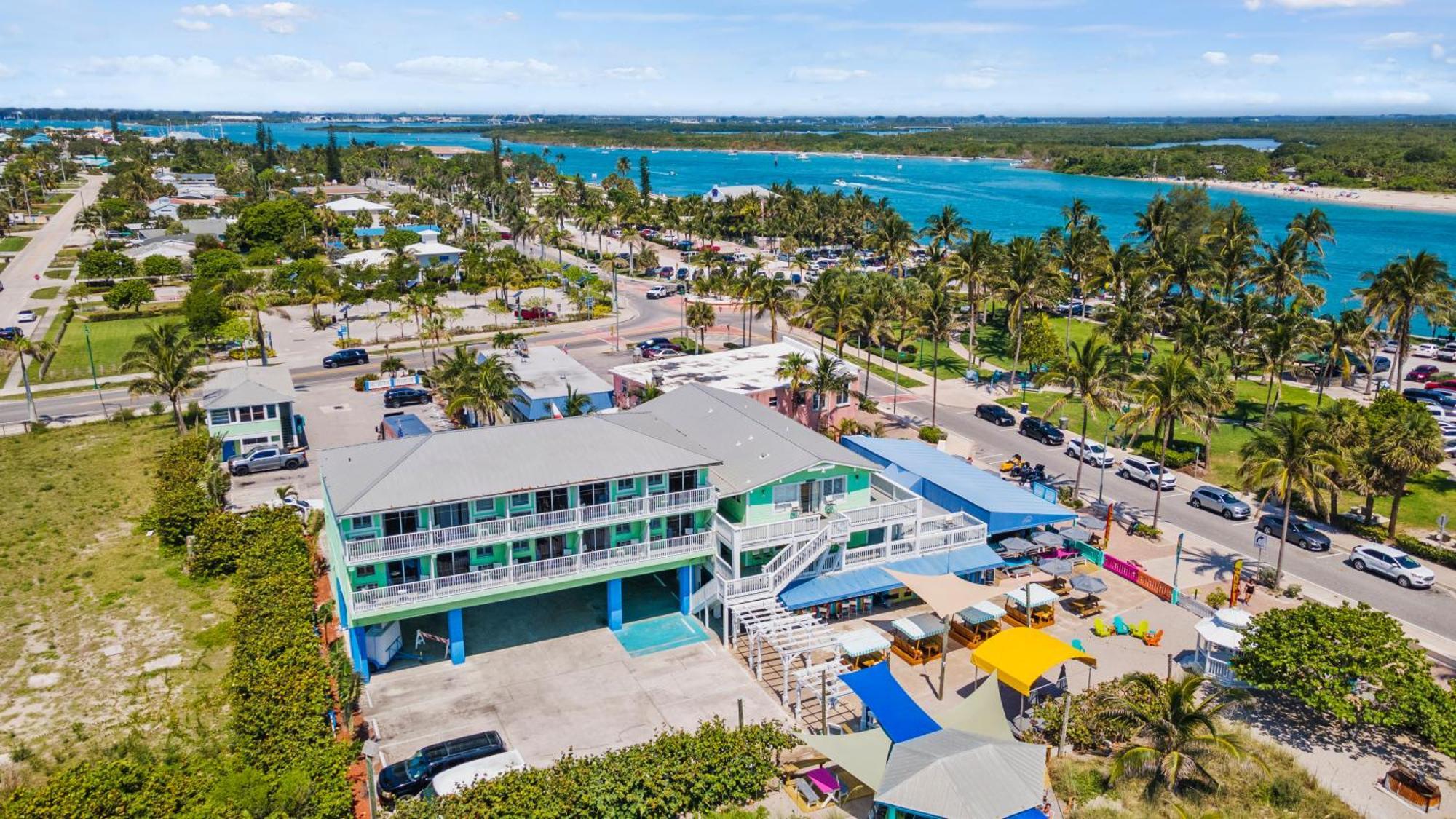 Oceanfront Inn, Private Balcony, 2 Full Beds #16 Форт Пирс Экстерьер фото